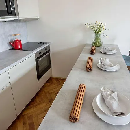 Letna Garden Apartment *