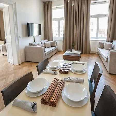 Letna Garden Apartment *