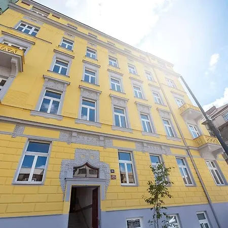 Letna Garden Apartment